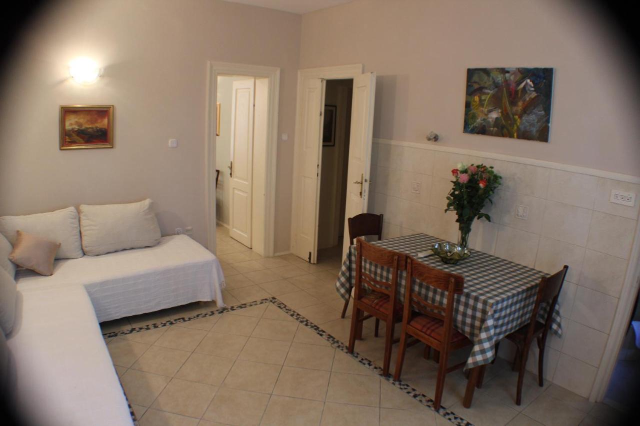 Adagio Theatre Apartment Spalato Esterno foto