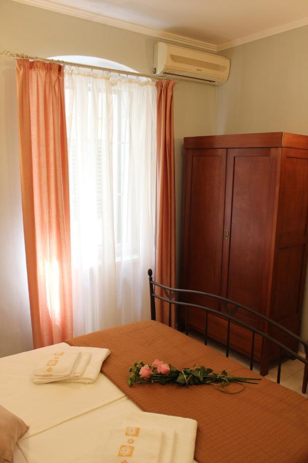 Adagio Theatre Apartment Spalato Esterno foto